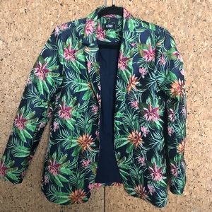 Tropical short suit. Yes, short suit